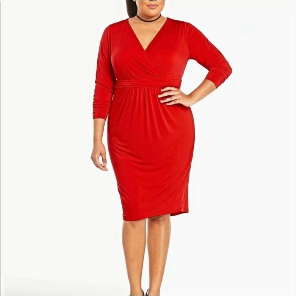TORRID Red Long Sleeve V-Neck Empire Waist
Dress size 4